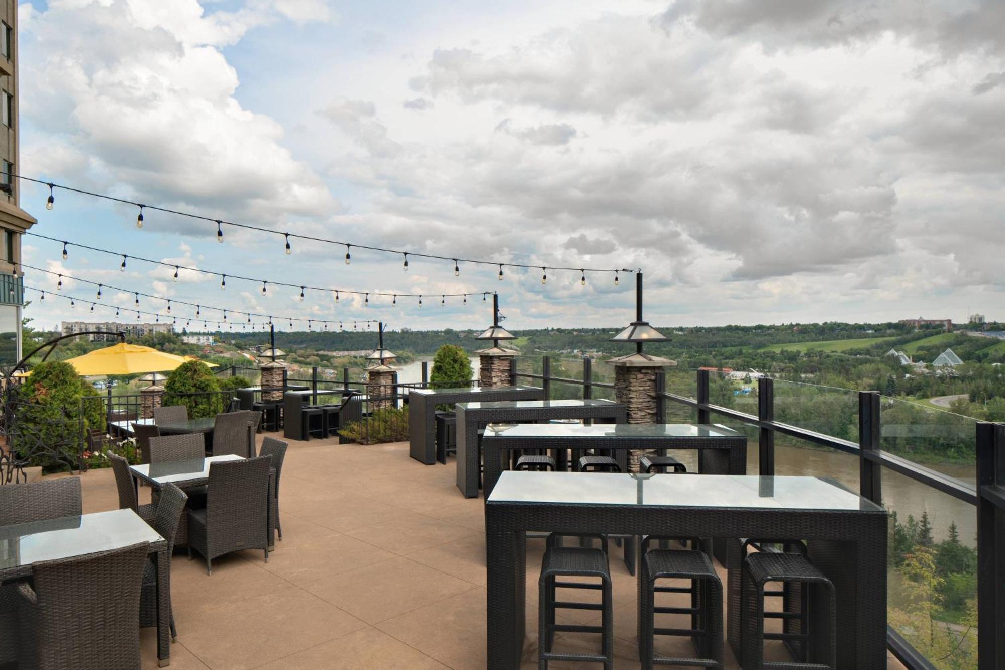 Courtyard By Marriott Edmonton Downtown Hotel Exterior foto